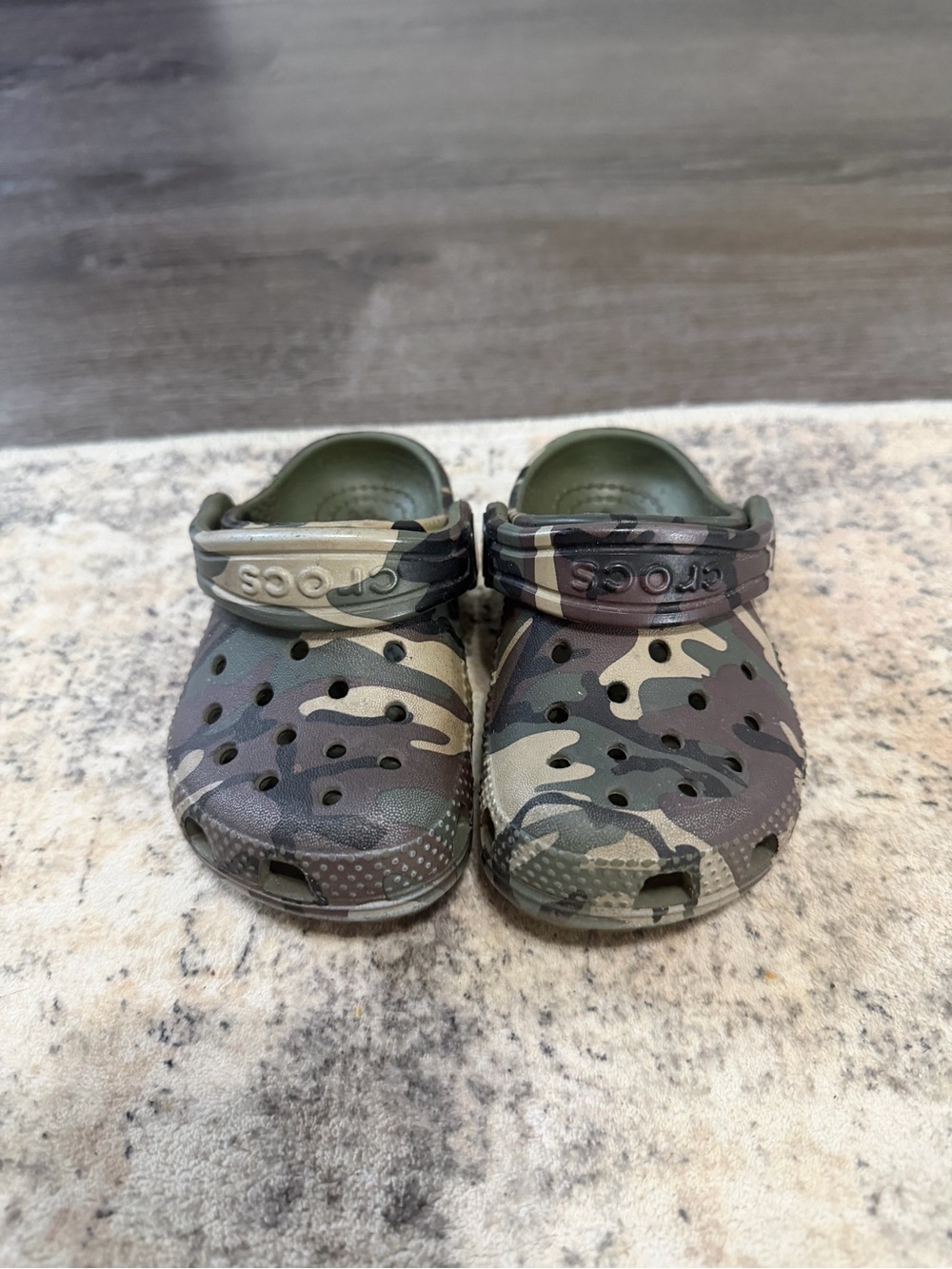 CROCS Kids Clog in Green Camo Print